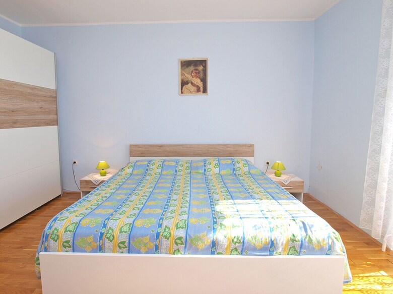 Apartment 757