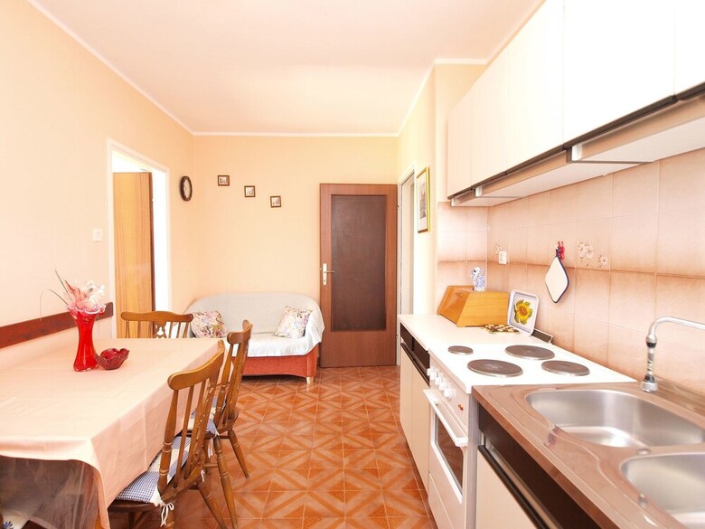 Apartment 757