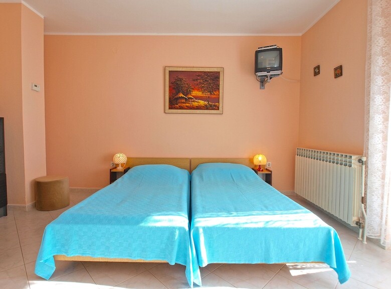 Apartment 757