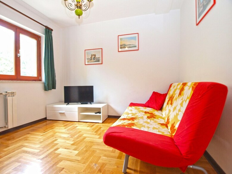 Apartment 739