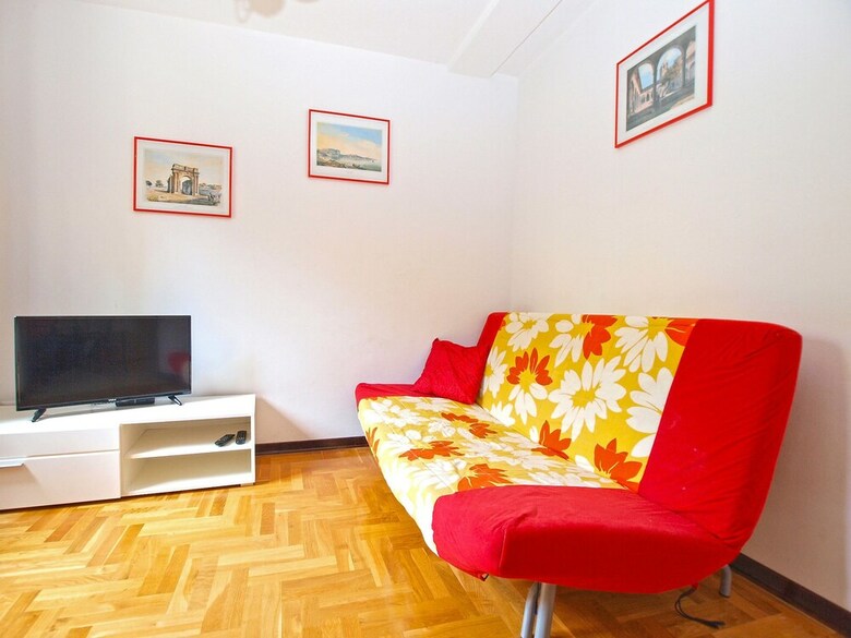 Apartment 739