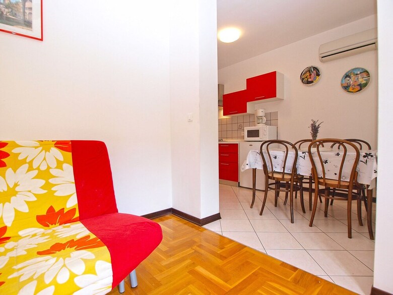 Apartment 739