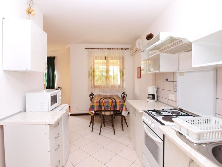 Apartment 739
