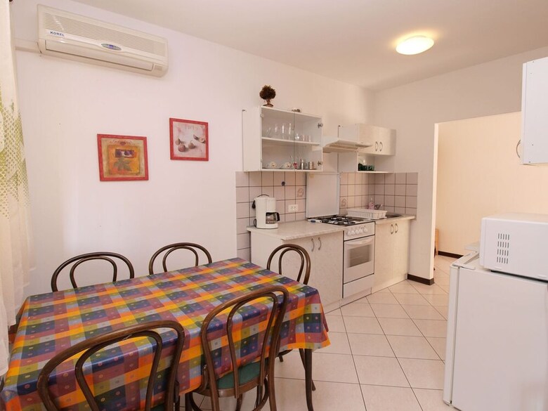 Apartment 739