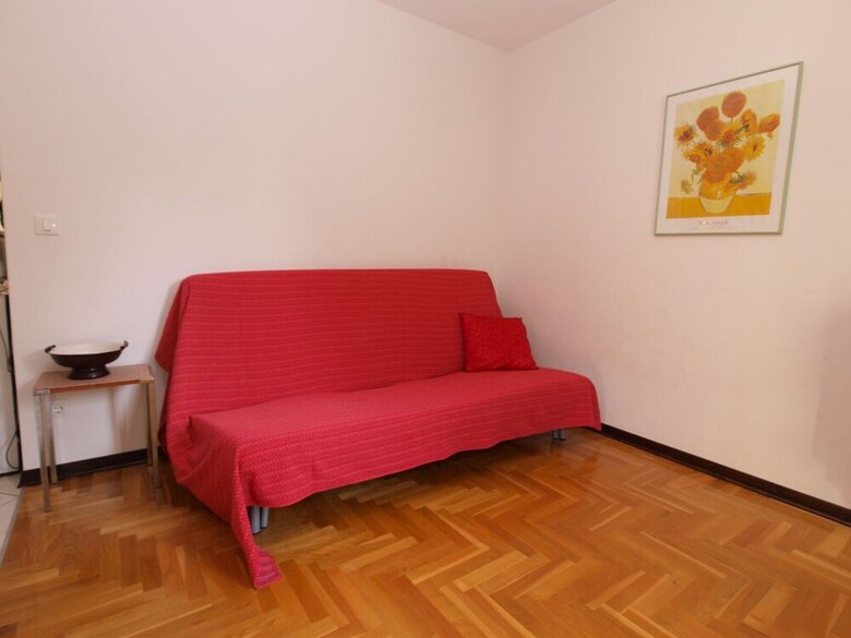 Apartment 739