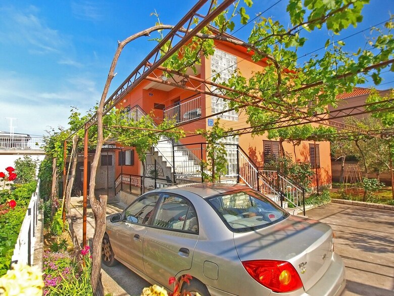 Apartment 773