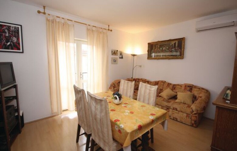 Apartment 773