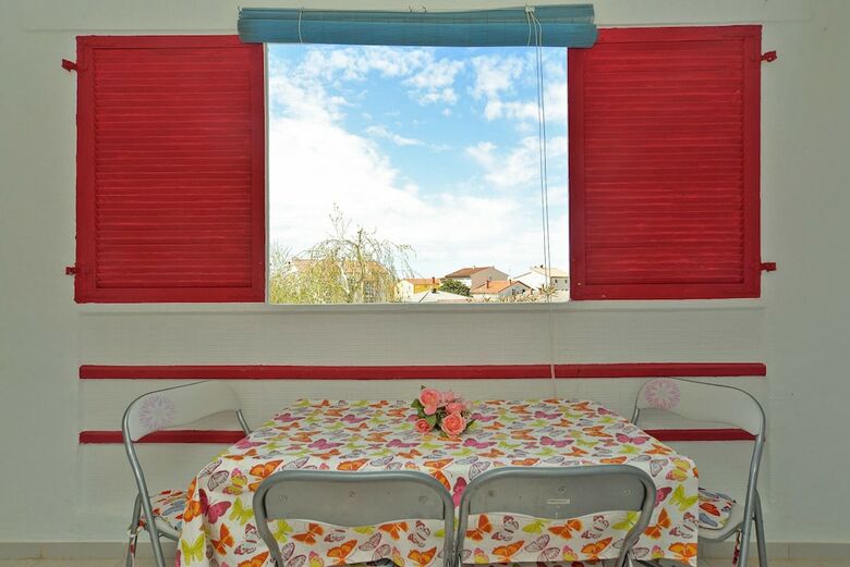 Apartment 725