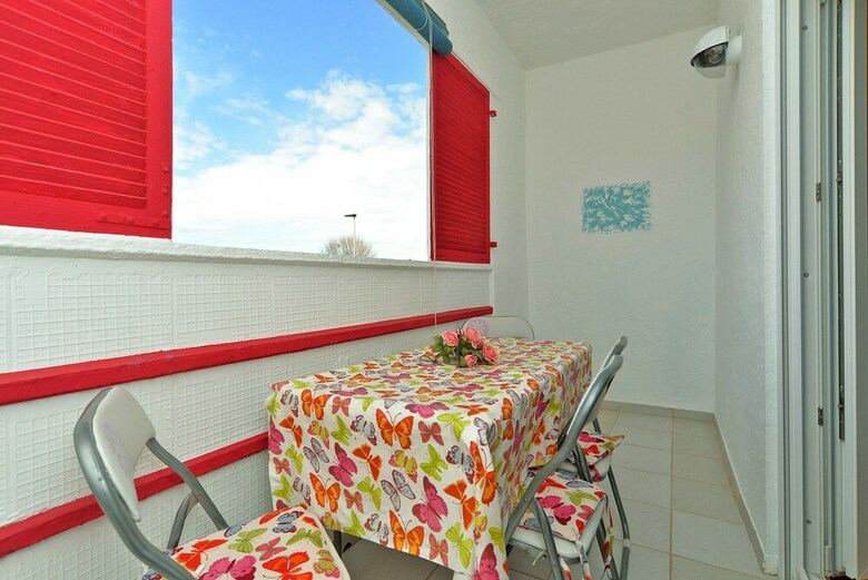 Apartment 725
