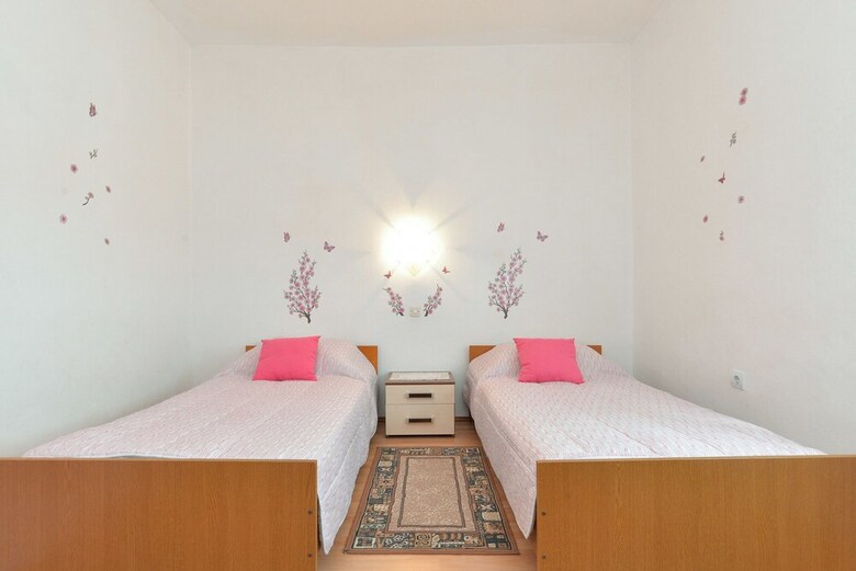 Apartment 725