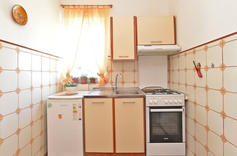 Apartment 725