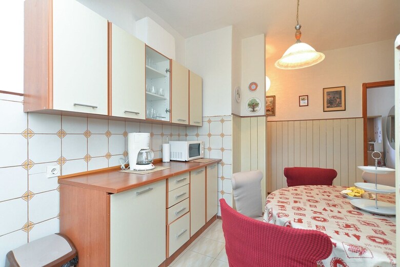 Apartment 725