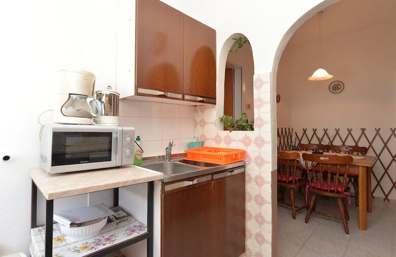 Apartment 725