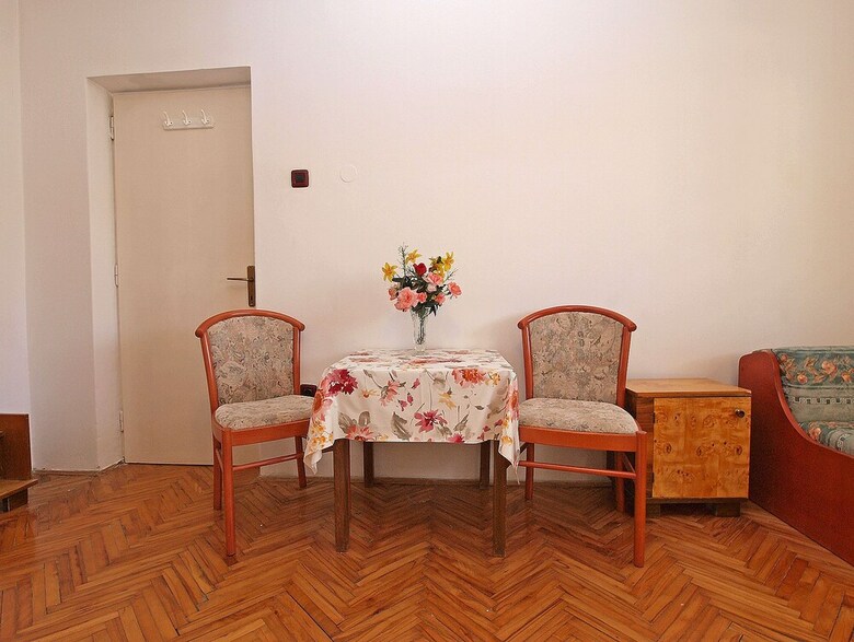 Apartment 860