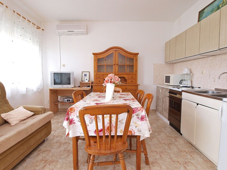 Apartment 860