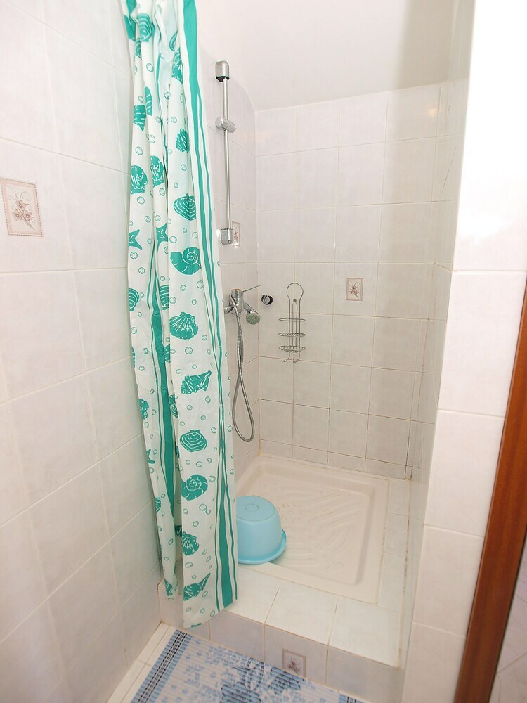 Apartment 827