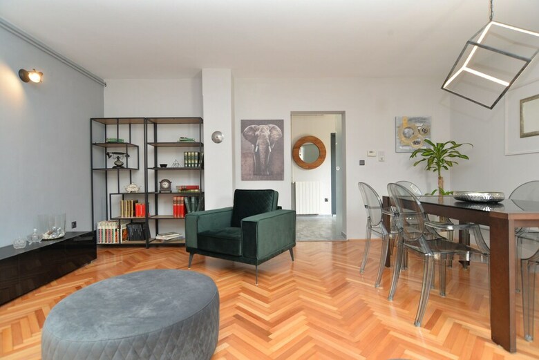 Apartment 843