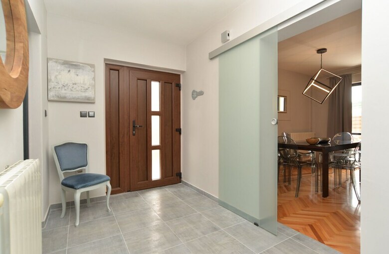 Apartment 843
