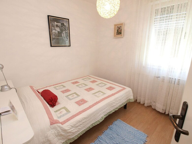 Apartment 875