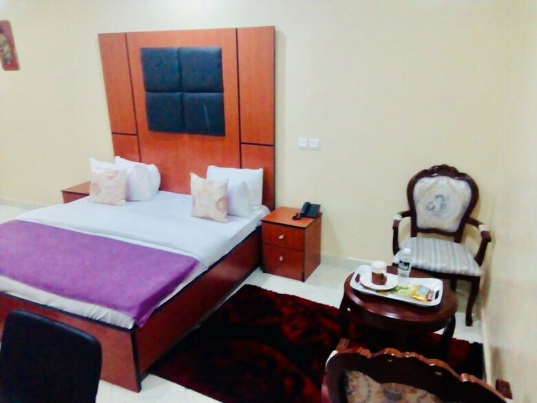 Hotel Limoh Suites