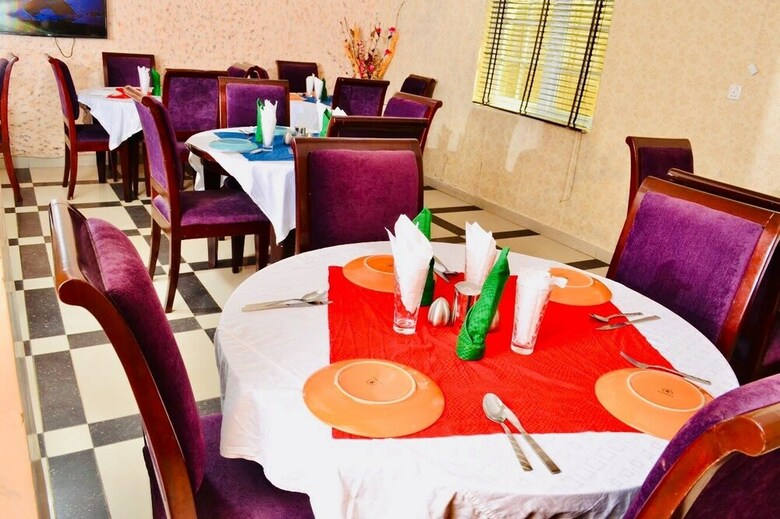 Hotel Limoh Suites