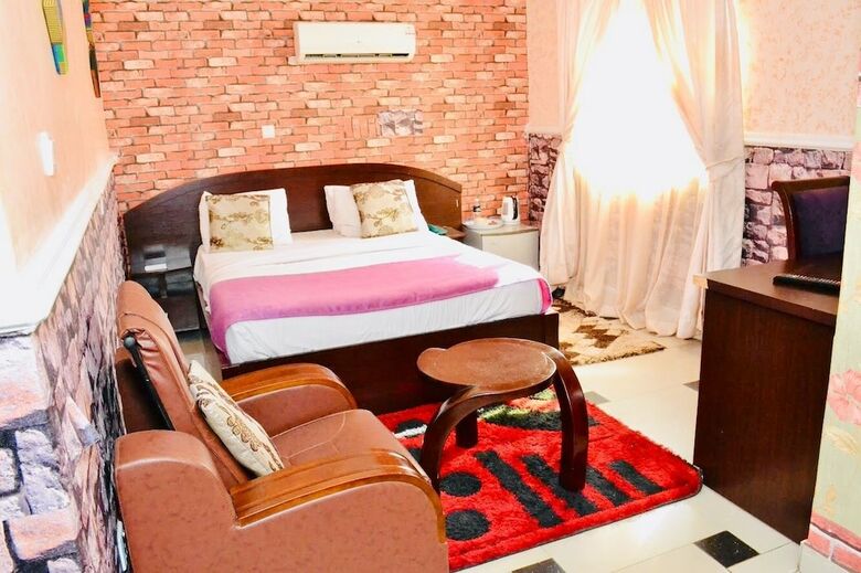 Hotel Limoh Suites