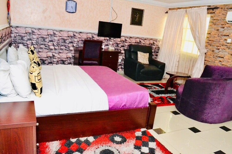 Hotel Limoh Suites