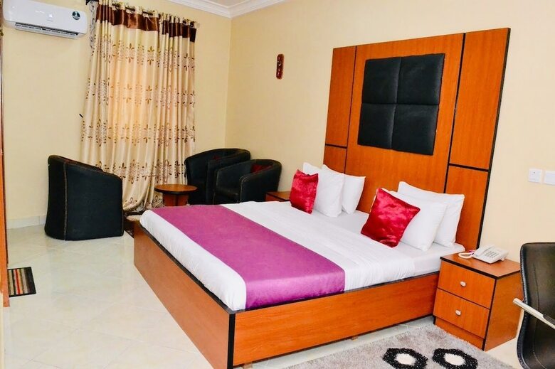 Hotel Limoh Suites