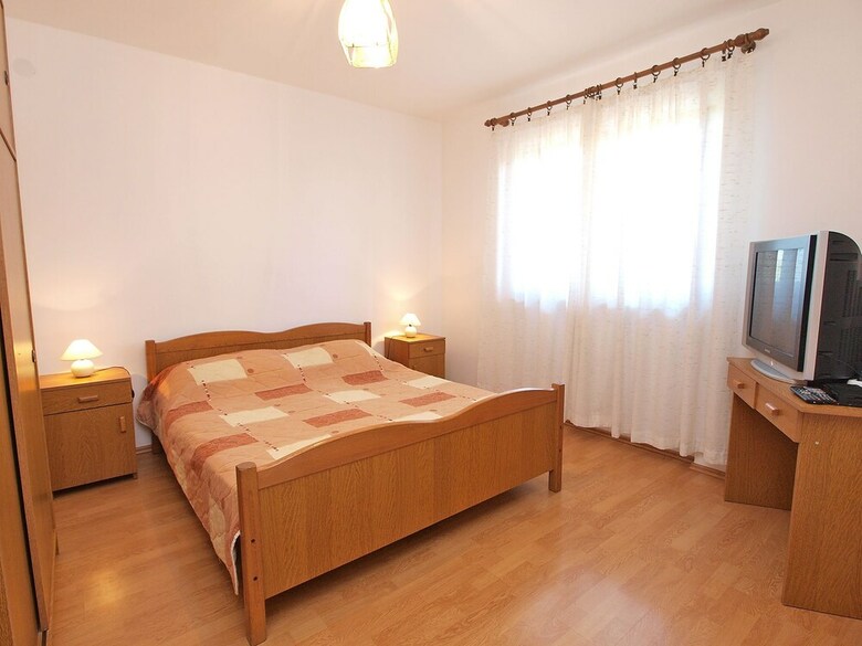 Apartment 909