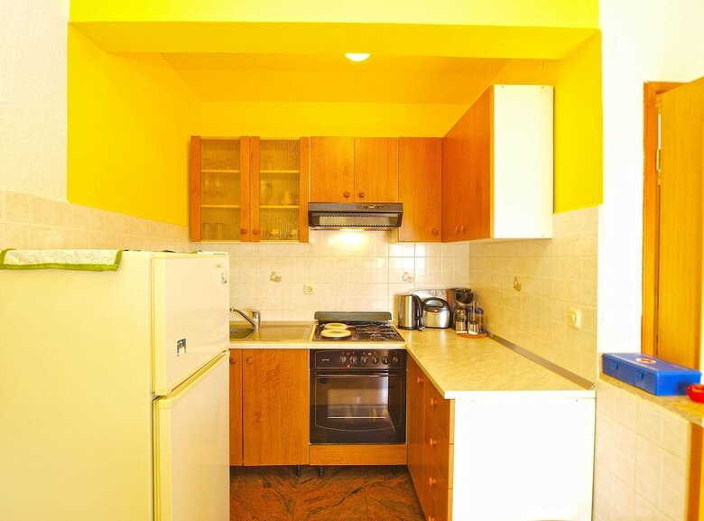 Apartment 879