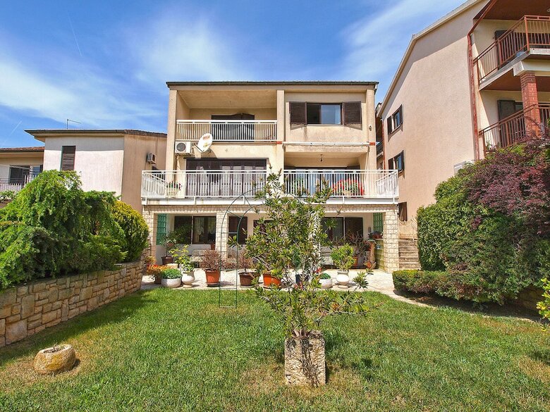 Apartment 864