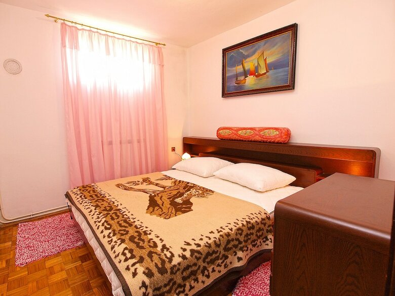 Apartment 864