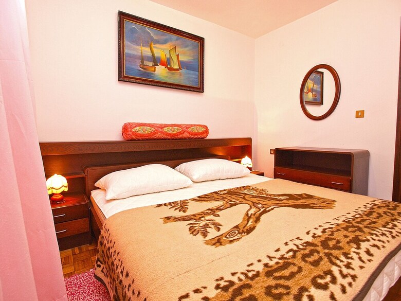 Apartment 864