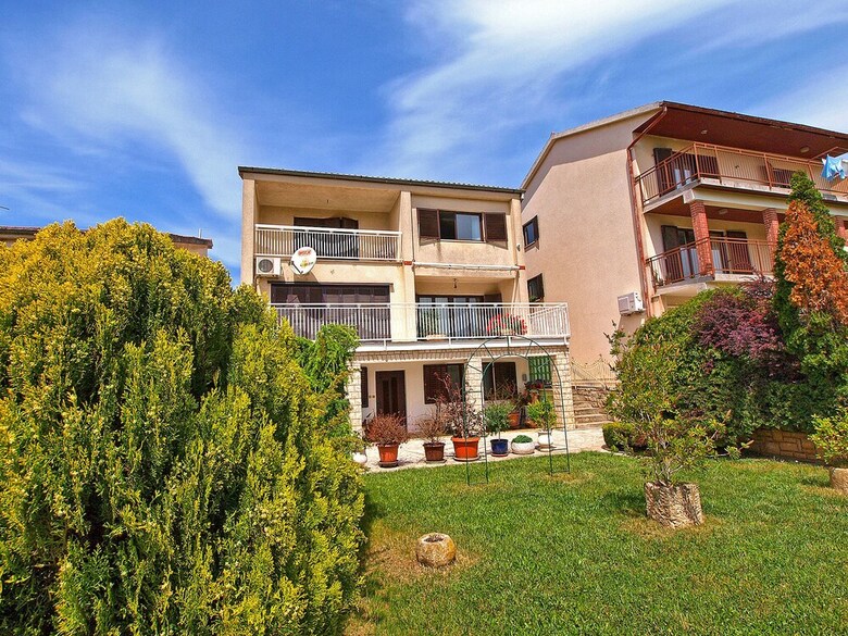 Apartment 864