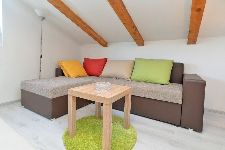 House 1044