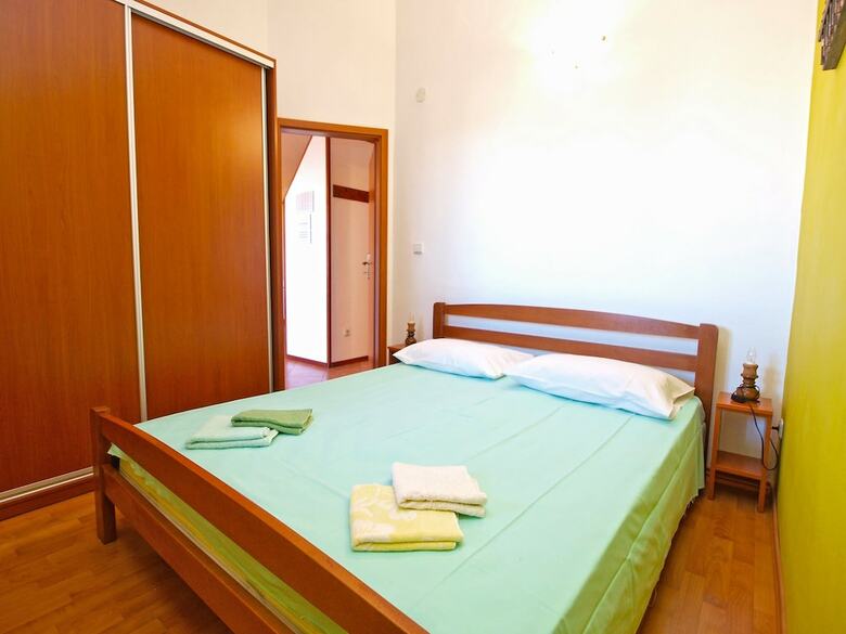Apartment 990