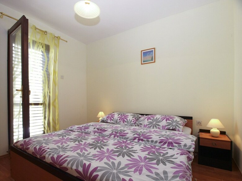 Apartment 949