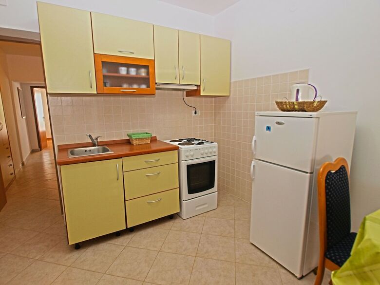 Apartment 958