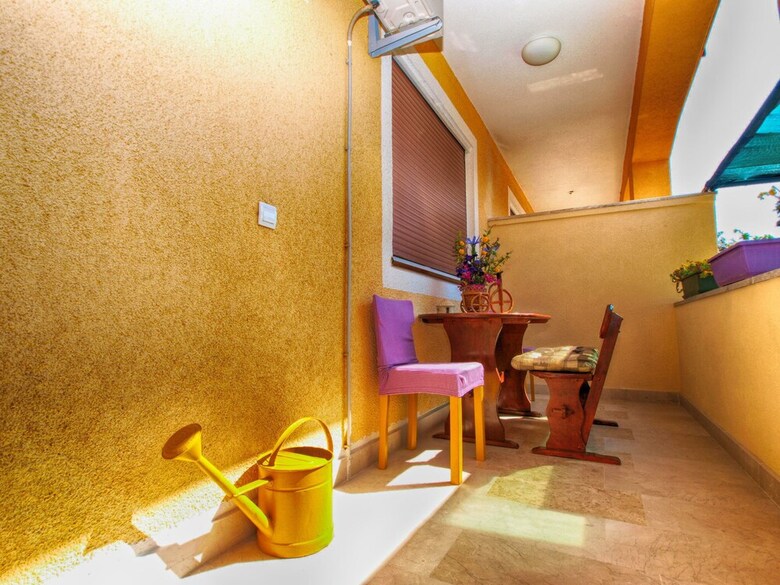 Apartment 1200