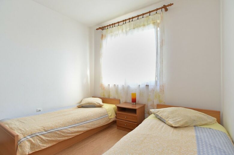 Apartment 1098