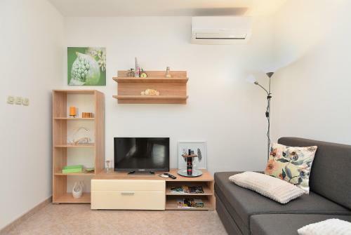 Apartment 1375