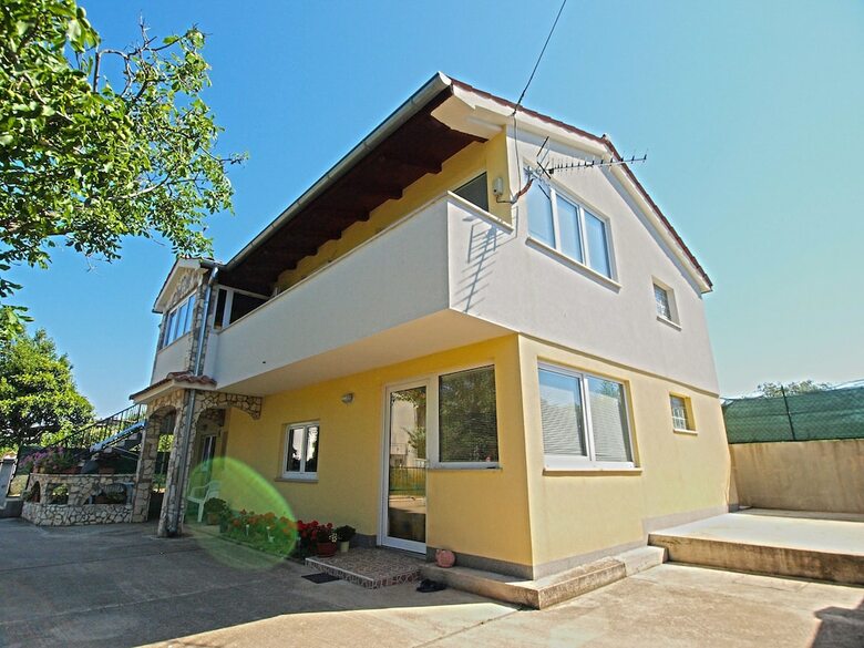 Apartment 1112