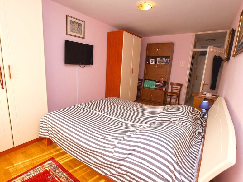 Apartment 1389
