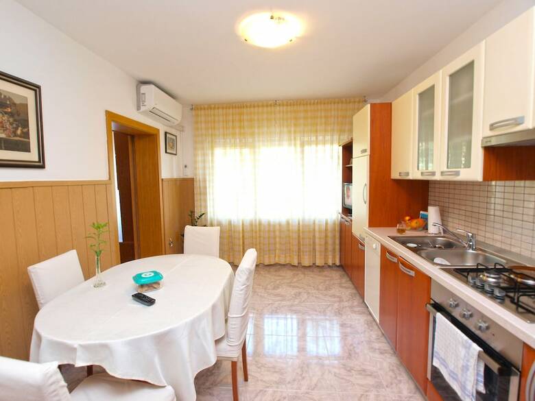 Apartment 1389