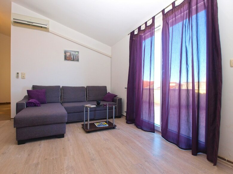 Apartment 1496