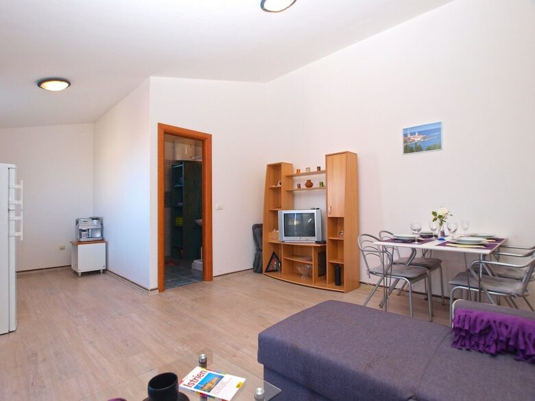 Apartment 1496