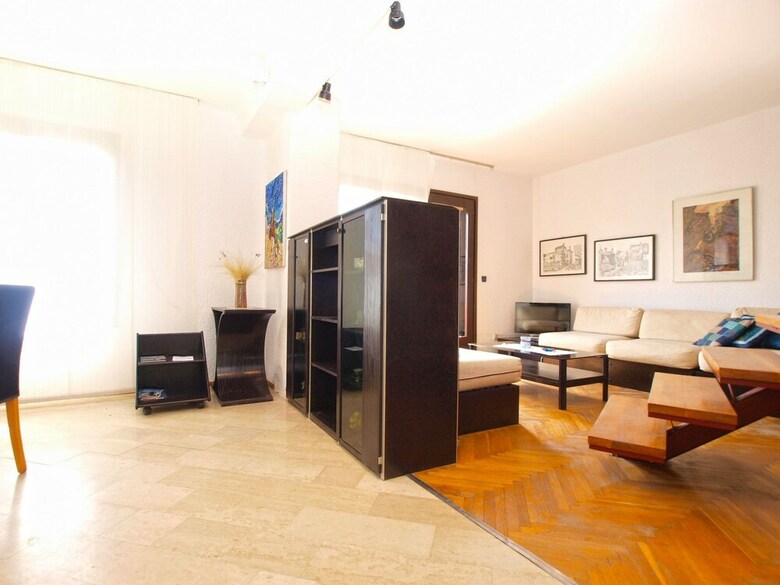 Apartment 1583