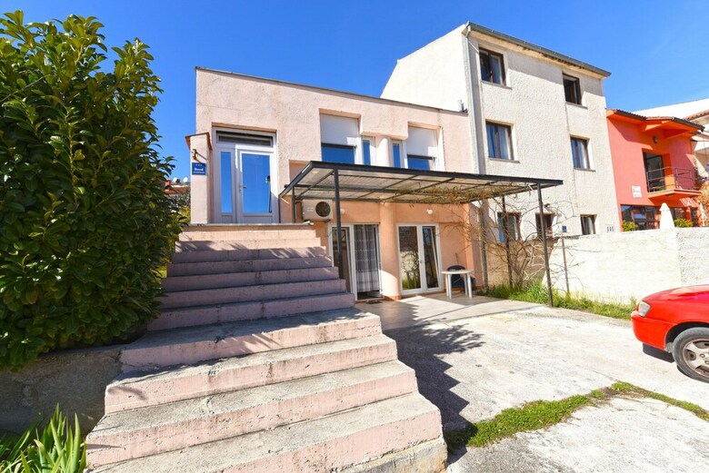 Apartment 1562