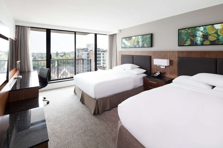 Doubletree By Hilton Hotel & Suites Victoria