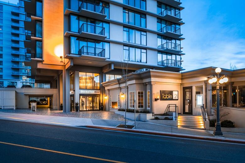 Doubletree By Hilton Hotel & Suites Victoria